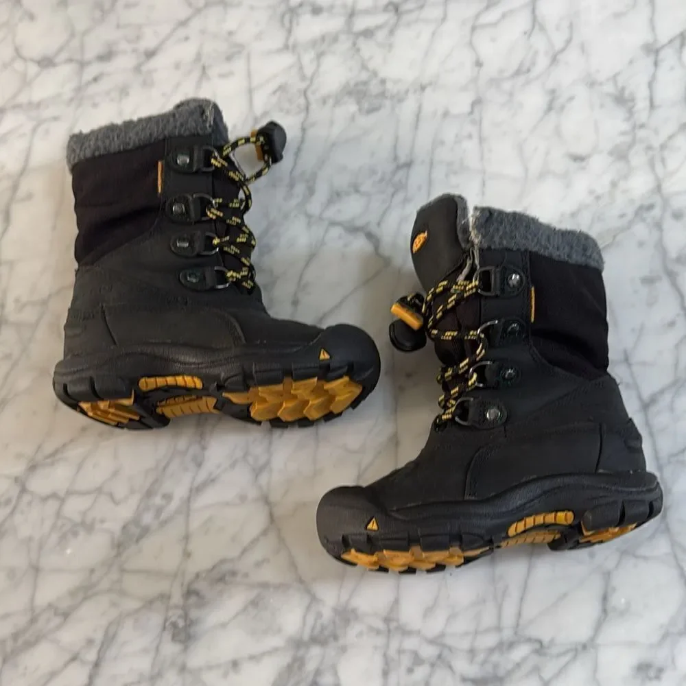 Keen Basin waterproof winter black leather boots lace up toddler Sz 9